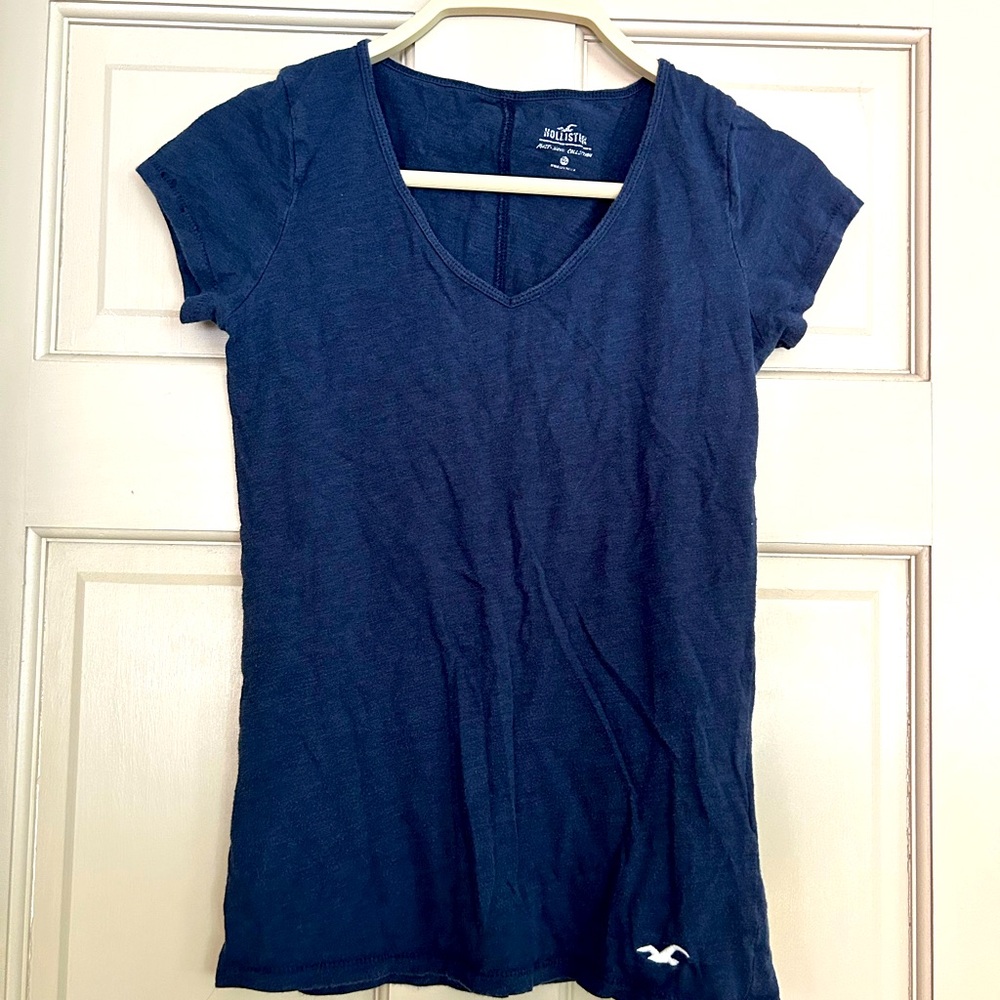 Hollister Navy V Neck T-shirt xs